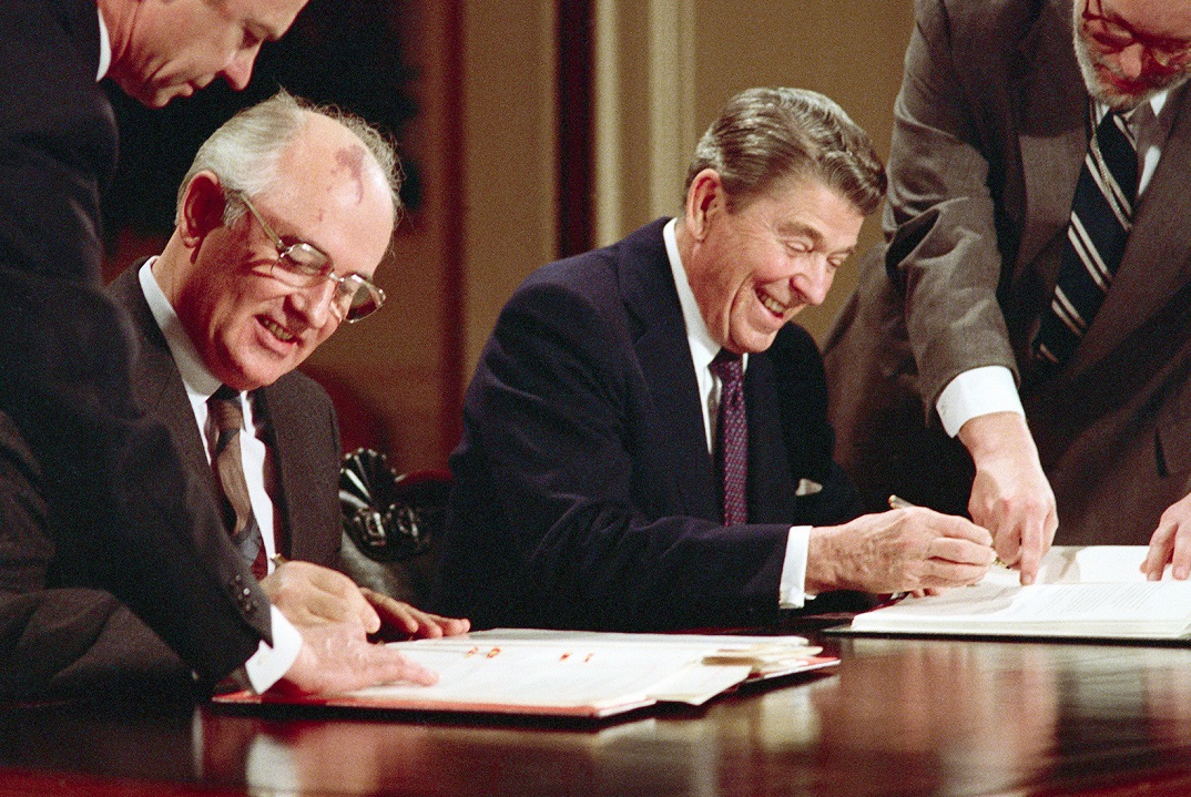 Pourquoi les États-Unis se retirent-ils de l’INF?